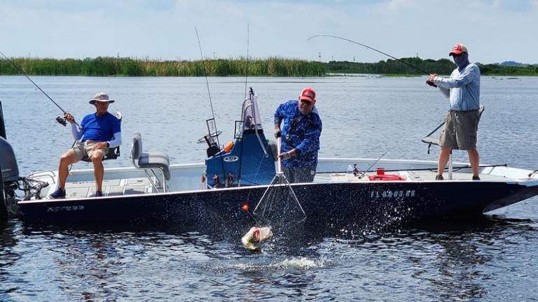 Discover the Premier Bass Fishing at Headwaters Lake Florida: A Complete Guide 1 Headwaters Florida Expert fishing guide providing tips to anglers at Headwaters Lake